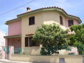 Orosei-Sardegna-Appartamento 5 posti letto con giardino